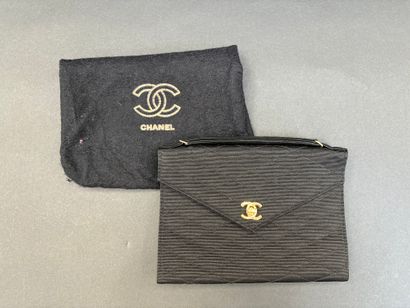 Chanel circa 1980.
Small satchel-style hand-carried...