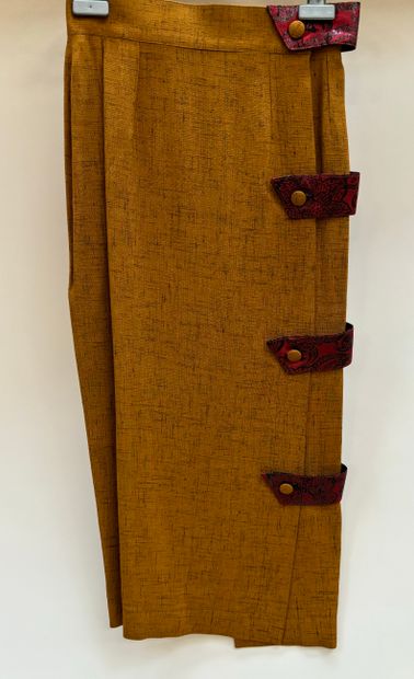 Chachnil
Japanese-style ensemble in mustard...