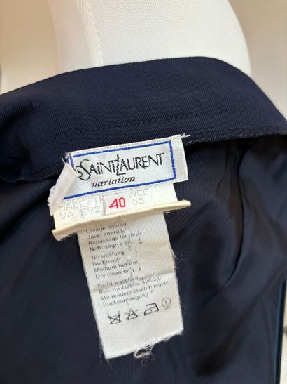 Yves Saint Laurent variations
Jupe crayon...