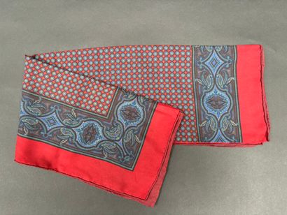Hermès Paris
Men's scarf in printed silk...