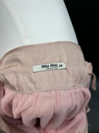 MIU MIU
Jupe en soie vieux rose, a décor...
