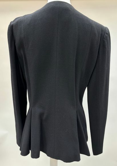 Pierre CARDIN
Black crepe jacket
Gilded buttons
Size...