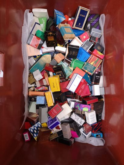 Various Perfumers - (1990s)
Assortment of...