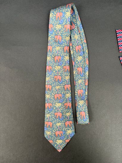 Hermès 
Set includes: a green silk tie with...