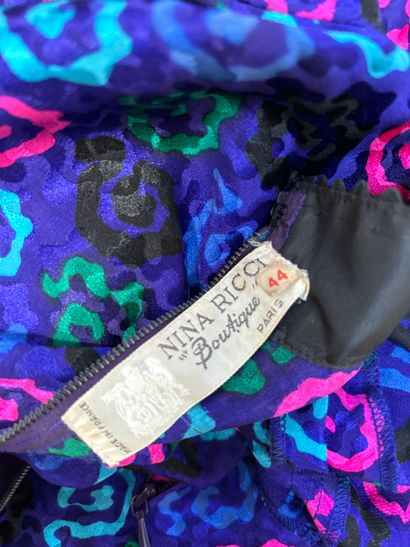 Nina RICCI 
Ensemble d'un haut et d'une jupe...
