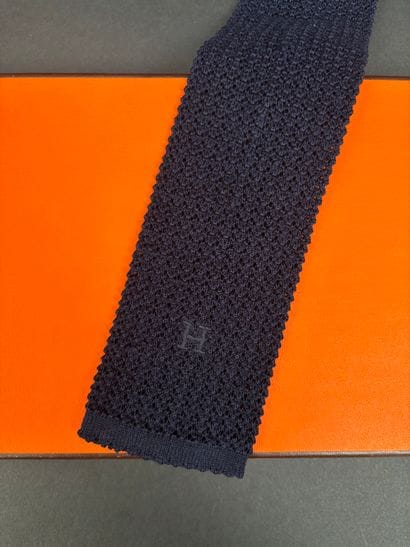 Hermès Paris
Navy-colored knitted wool tie,...