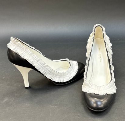 Sonia RYKIEL
Paire d'escarpins en cuir noir...