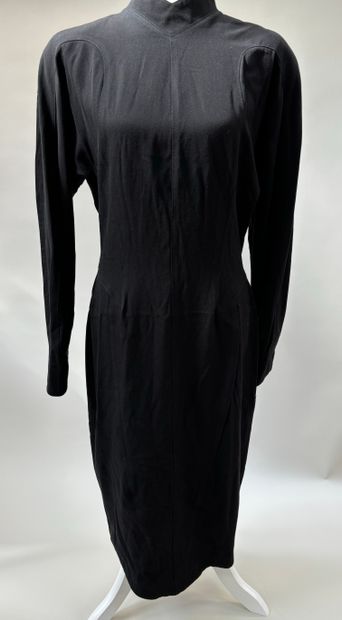 Thierry Mugler active
Long dress in black...