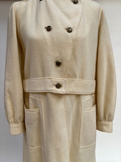 COURREGES
Manteau 
A deux poches 
En laine...