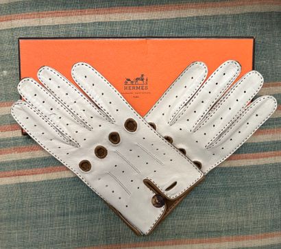Hermès Paris
Pair of beige lambskin gloves...