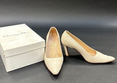 CHRISTIAN DIOR
Paire d'escarpins en cuir...