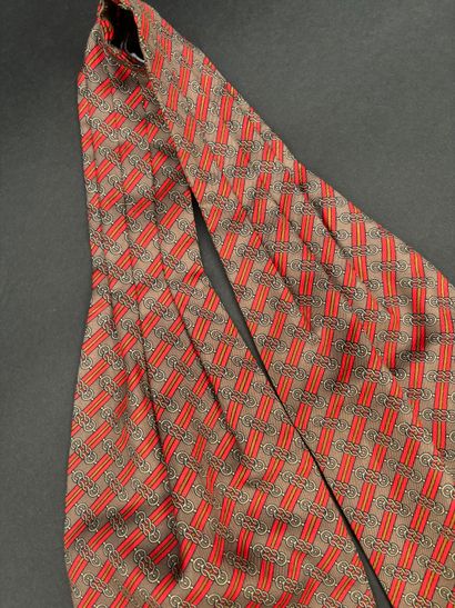 Hermès Paris
Ascot scarf in printed silk...