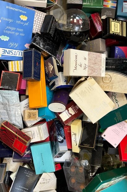 Divers Parfumeurs - (1990s)
Assortment of...