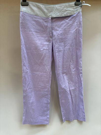 Ensemble de 5 bas, comprenant
4 jupes, 
Une...