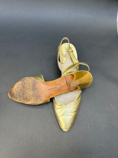 Salvatore FERRAGAMO
Paire de sandales à brides
En...