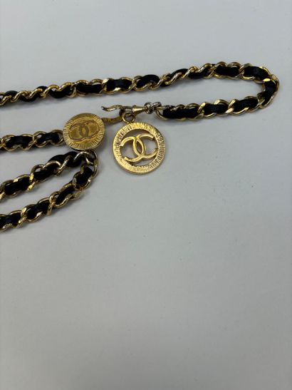 Chanel 1984 
Gold-plated metal chain belt...