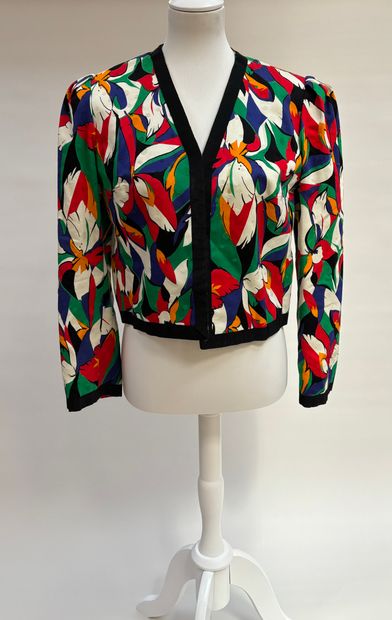 Nina RICCI 
Ensemble d'un haut et d'une jupe...