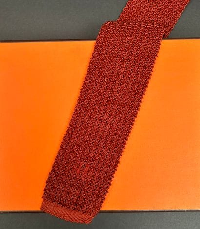 Hermès Paris
Tie in terracotta-colored silk...
