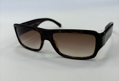 Lot of 3 pairs of sunglasses in their case....