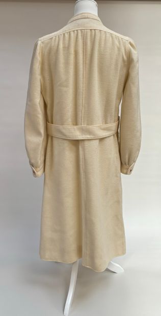 COURREGES
Manteau 
A deux poches 
En laine...