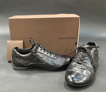 Louis Vuitton
Paire de baskets homme en cuir...