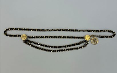 Chanel 1984 
Gold-plated metal chain belt...