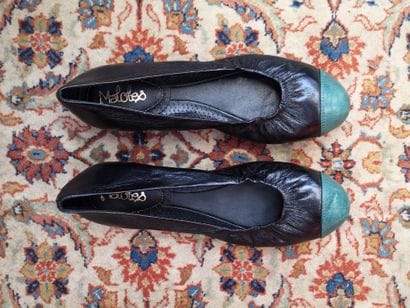 MARC JACOBS
Paire de ballerines en cuir noir,...