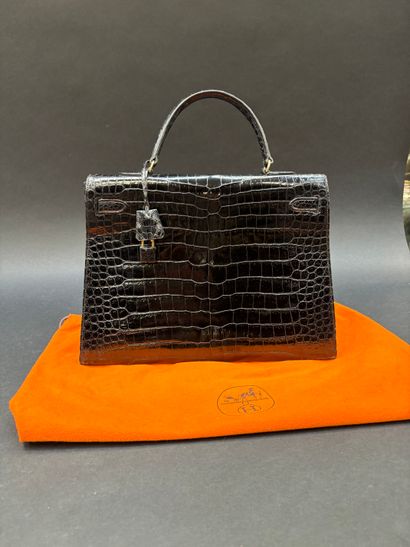 HERMÈS
35 cm Kelly saddle bag in estuary...