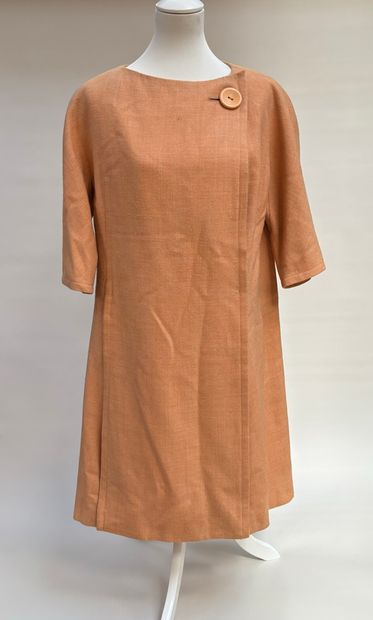 MAGGY ROUFF
Jolie manteau 
En laine peche...
