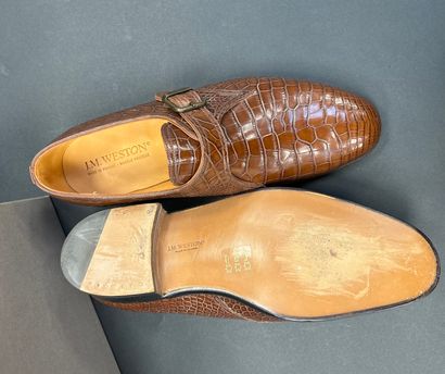 JM Weston
Paire de derbies en crocodile gold...