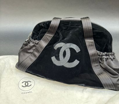 Chanel 
Bowling style.
In embossed velvet...