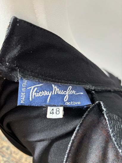 Thierry Mugler active
Long dress in black...