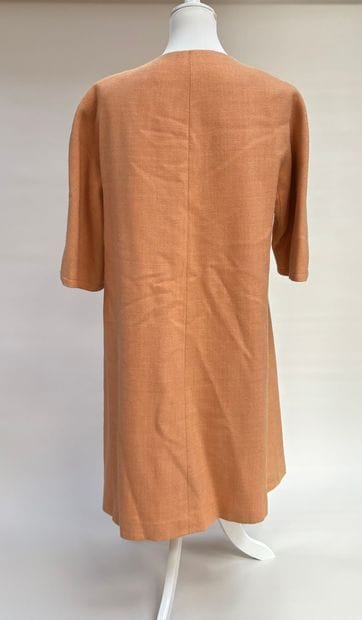 MAGGY ROUFF
Jolie manteau 
En laine peche...