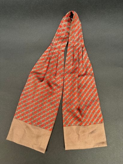 Hermès Paris
Ascot scarf in printed silk...
