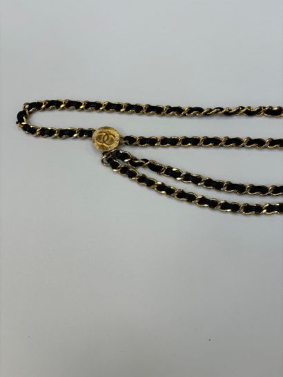 Chanel 1984 
Gold-plated metal chain belt...
