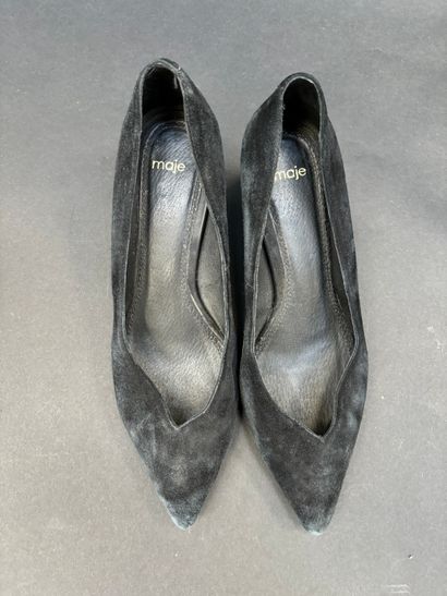 MAJE
Lot de deux paires d'escarpins 
En cuir...