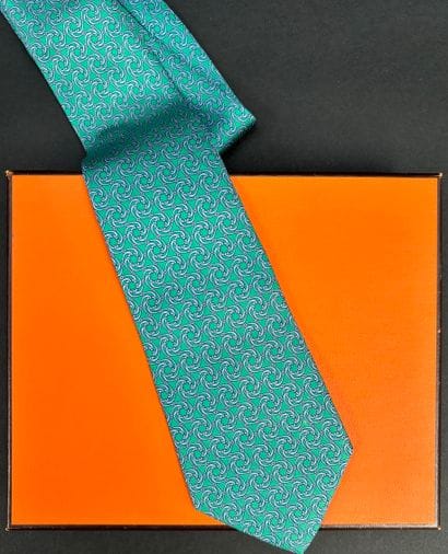 Hermès Paris
Green silk twill tie with light...