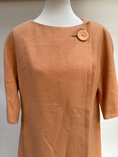 MAGGY ROUFF
Jolie manteau 
En laine peche...