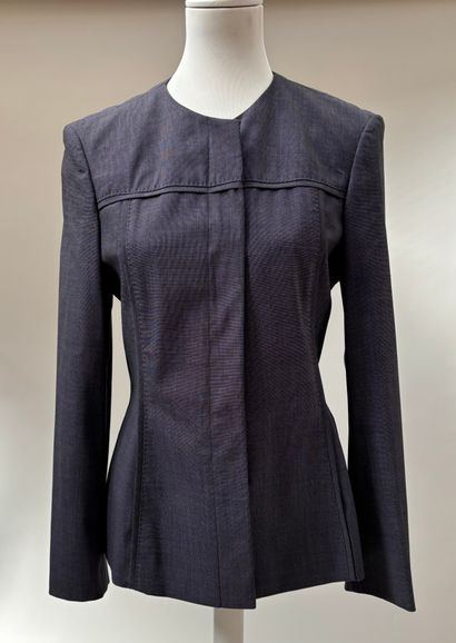 Lot comprenant deux vestes
L'une Joseph à...
