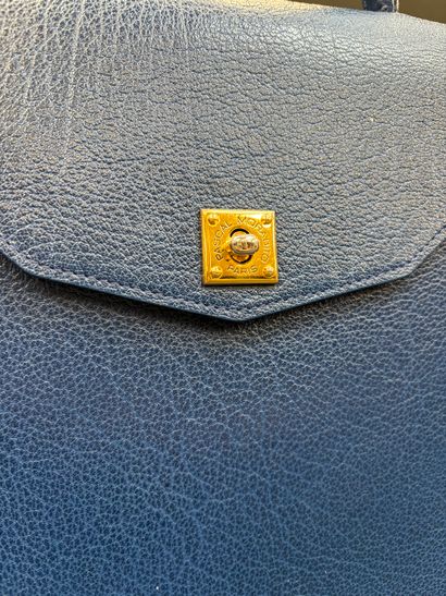 Pascal Morabito
Cut-out blue grained leather...