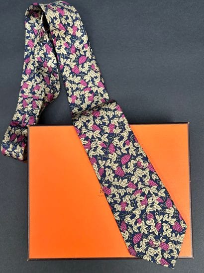 Hermès Paris
Printed silk twill tie with...