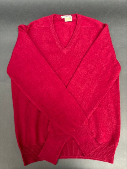 Hermès Paris
Pull d'homme col V en cachemire...
