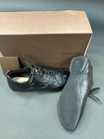 Louis Vuitton
Paire de baskets homme en cuir...