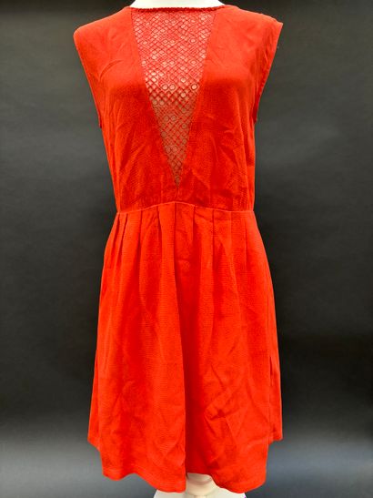 SESSUN
Coral vicose cocktail dress size 38
Back...