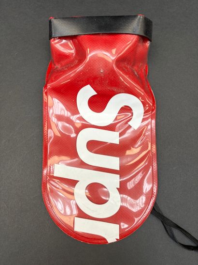 SUPREME Seal Line
Red large watertight pouch
In...