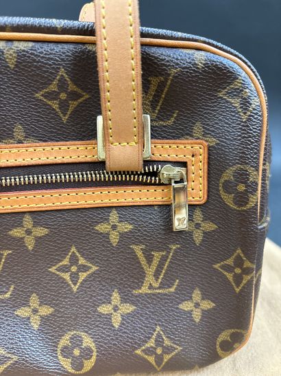 LOUIS VUITTON. 
Monogram canvas and natural...