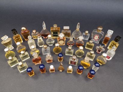 Guerlain - (1990s)
Assortment of 46 diminutive...