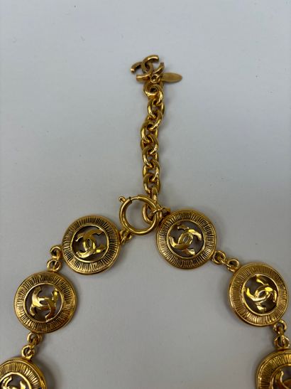 Chanel 
Necklace 
Made of engraved gold-plated...