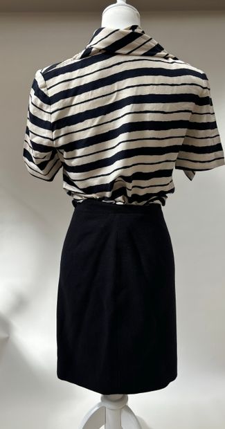 Florence Paris 
Tailleur en lainage marine...