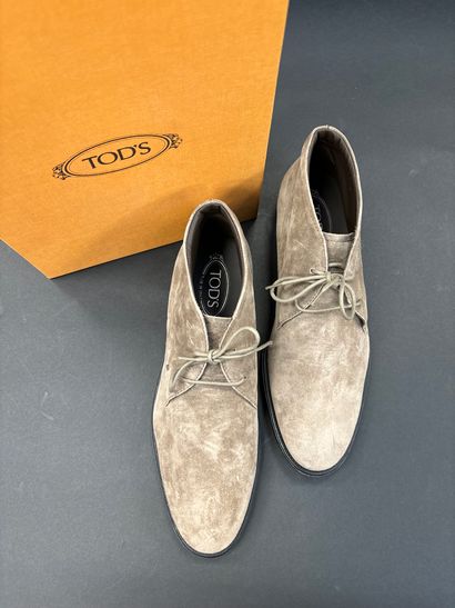 Tod's
Paire de chaussures homme montantes...